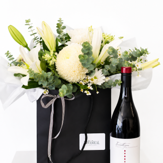 Fresh white and green bouquet with Gamay Pinot Noir